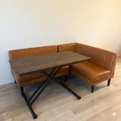 ダイニングテーブルとダイニングソファセット