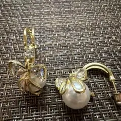 リボンモチーフ パール ビジュー ピアス
