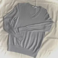 ユニクロ　エクストラファインメリノ　Vネックセーター　L