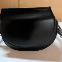 ブラック ハーフムーン型 ショルダーバッグ