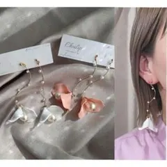 1097-a＊ホワイトフラワー メタルゴールド ウェーブ パール