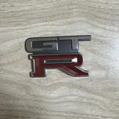 r*様 GT-R エンブレム 赤と銀 - メルカリ