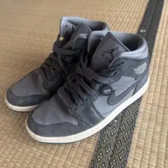 NikeウィメンズAir Jordan 1 ミッド SE ''スモークグレー''