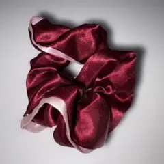 バーガンディ サテン リボン付き シュシュ
