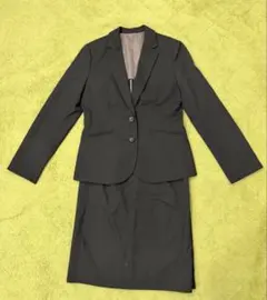 ダークグレー スーツ 2ボタンジャケット タイトスカート