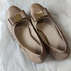 COLE HAAN ベージュ リボン付き フラットシューズのサムネイル
