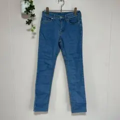 GU ジーユー　ストレートジーンズ　細身　ジーパン　ストレッチ