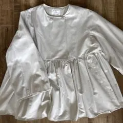 【新品】23区VERYコラボ撥水加工グロッシーツイルペプラムノーカラージャケットのサムネイル