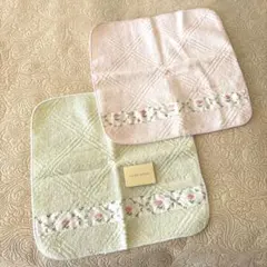Laura Ashley〜〜 ローラアシュレイ　タオルハンカチ2枚セット