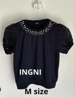 美品INGNI イング 袖レース ビジュー パール付き トップス ネイビー Mのサムネイル