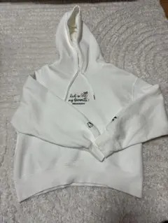 ハローキティ刺繍 ホワイトパーカー