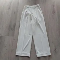 美品☆ユニクロ☆タックワイドパンツ ホワイト