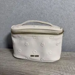 マリークワント シンプルエンボスデイジー バニティ ポーチ