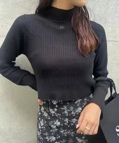 oneafteranotherNICECLAUPイニシャル刺繍ハイネックインナー