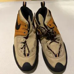 Nike ハイカットスニーカー ベージュ/オレンジ