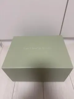 Van Cleef & Arpels ショッパ－、空箱、お手入れキット、等 - メルカリ