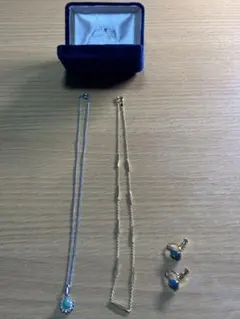 緑色の石付きネックレス他3点セット