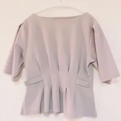 【新品】トッコクローゼット＊飾りベルト付きタックペプラムブラウス＊グレージュ M