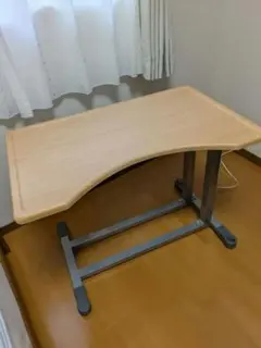 カリモク 事務（学習）机 W148.5 D65〜70 H72 コンセント付 - メルカリ