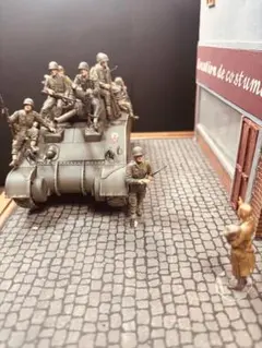 1/35 アメリカ軍第101空挺師団　シャーマン戦車　IN パリ　1944年のサムネイル