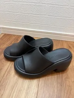 フェラガモ　定価64.900円 23.5cmスライドサンダル