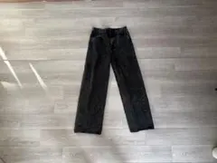 GU ブラック ストレートジーンズ 28