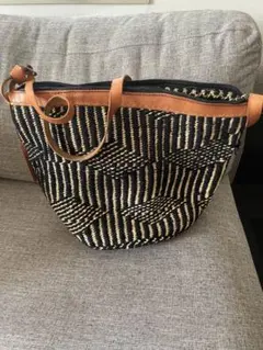 ストライプデザインのかごバッグ