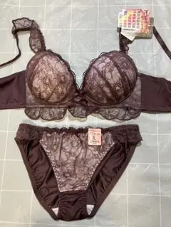 サイズL ノンワイヤー　花柄刺繍×レースのブラ＆ショーツセット　パープル