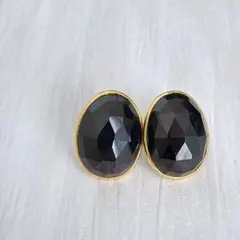 583 ブラックオニキス　エッグシェイプ　スタッドピアス