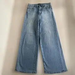 ○UNIQLO ライトブルー ワイドストレートデニム 25