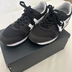 オニツカタイガーブラック/ホワイト スニーカー