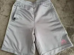 adidas グレー ハーフパンツ　140㌢