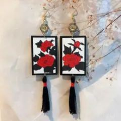 【和風花札ピアス】和風浴衣着物の方に　大ぶり個性的ハンドメイド　椿黒ビーズ赤