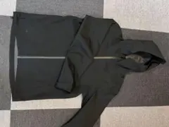 黒 フード付き防水ジャケット　ユニクロ