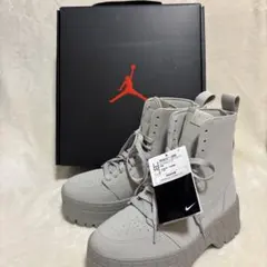 【新品】NIKEエアージョーダングレー ハイカットブーツ 厚底　22.5cmのサムネイル