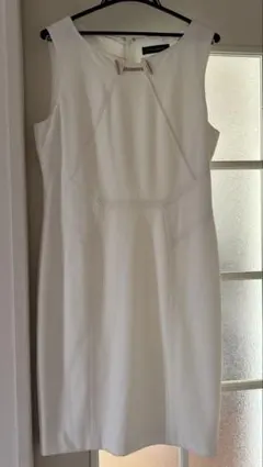 【IVANKA TRUMP】ホワイト ノースリーブドレスのサムネイル
