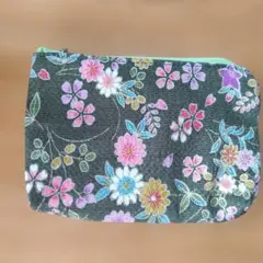 花柄ポーチ 緑色ジッパー付き