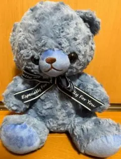 青いクマ型ぬいぐるみ