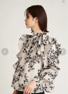 snidel フラワープリント フリル袖ブラウス