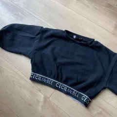 CECIL McBEE ブラック クロップドトレーナー 120