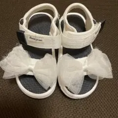 【美品】コムサイズム　リボン付き　ホワイト　ベビーサンダル