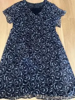 黒の花柄シフォン半袖ワンピースのサムネイル