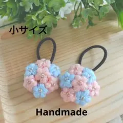 ハンドメイド 小花モチーフのヘアゴム （オレンジ×ブルー） ２個セット