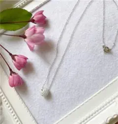 キラキラボールのネックレス