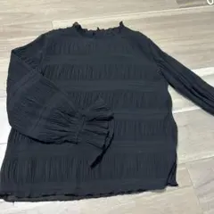 イング　黒　トップス