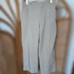 ベージュ ワイドパンツ ボタン付き