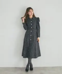 【tocco closet】パール釦パワーショルダーツイードシャツワンピース