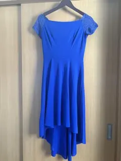 オフショルダーフレアドレス