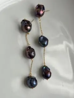 S 63淡水パール　メタリック　ブラック　ミニオイスターバロック　3連　ピアス