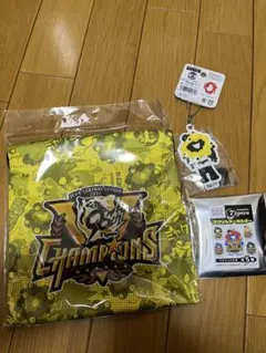 阪神タイガース×ミャクミャク　コラボグッズ3点